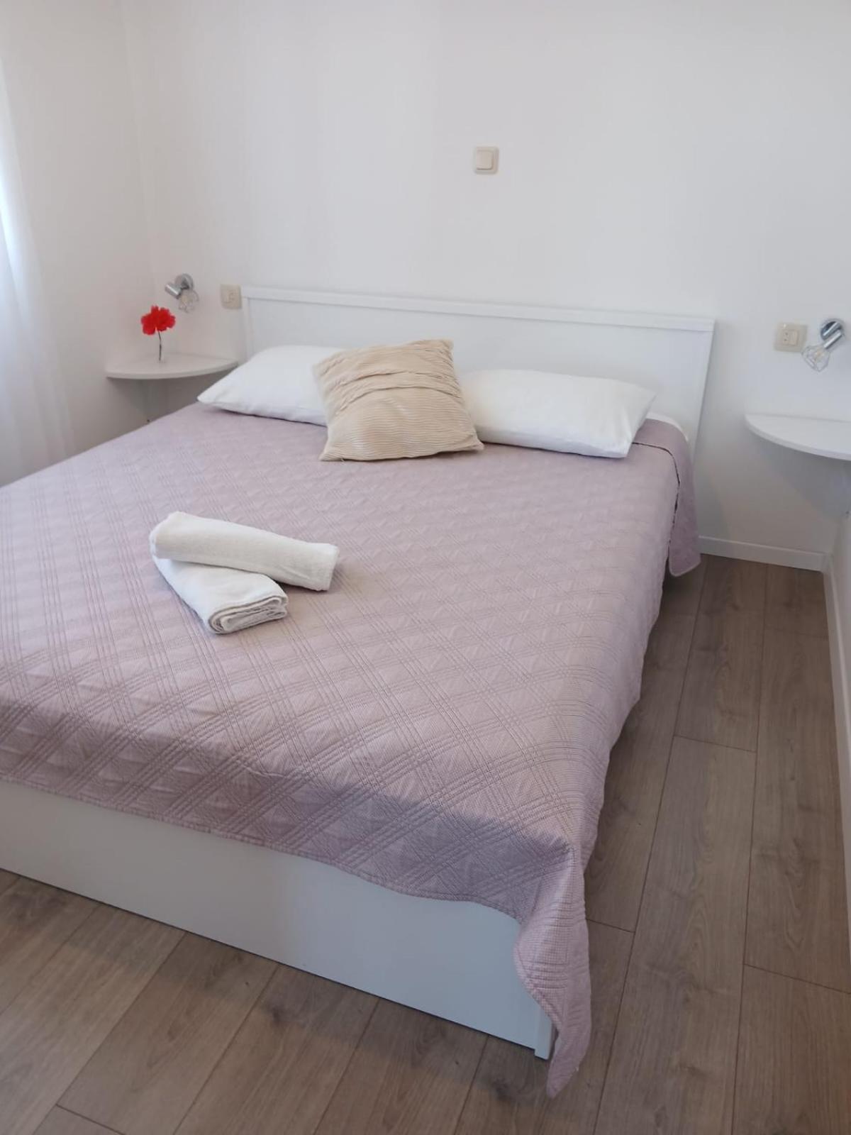 Apartments Marina Trogir Bagian luar foto