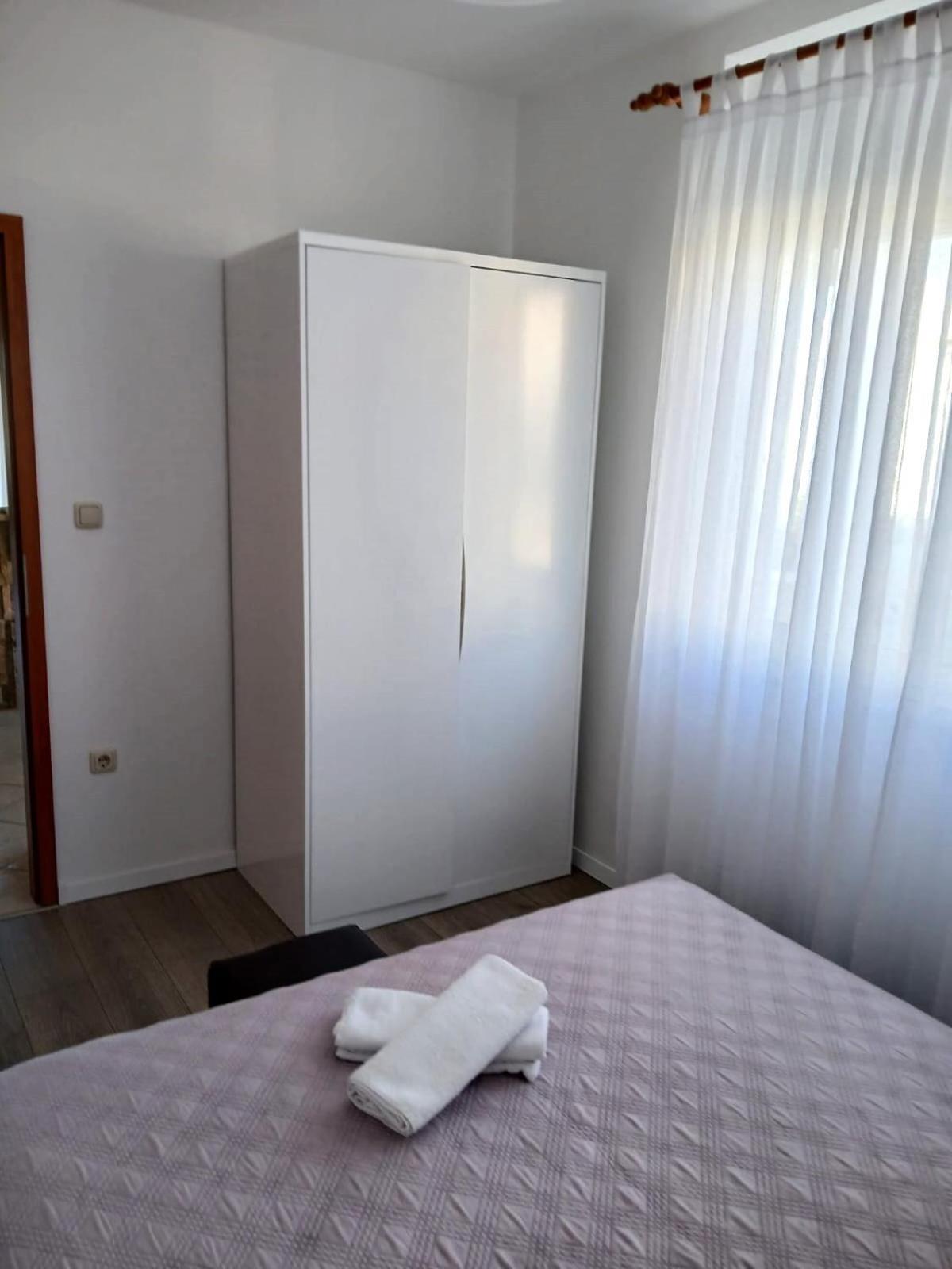 Apartments Marina Trogir Bagian luar foto