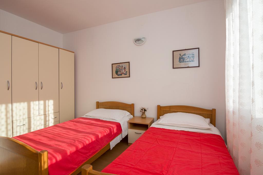 Apartments Marina Trogir Bagian luar foto