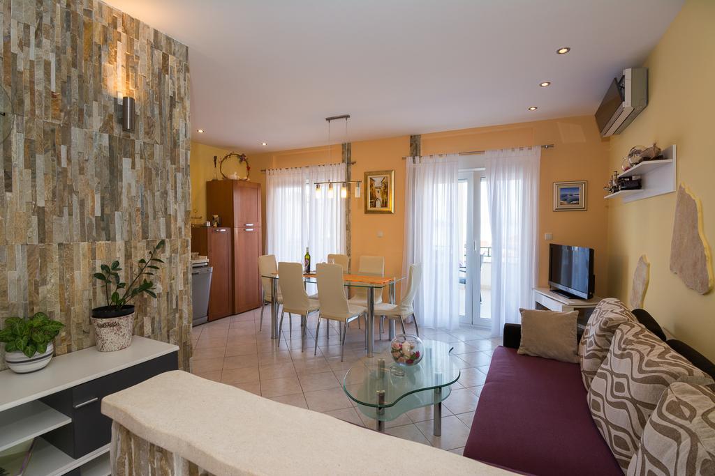 Apartments Marina Trogir Bagian luar foto