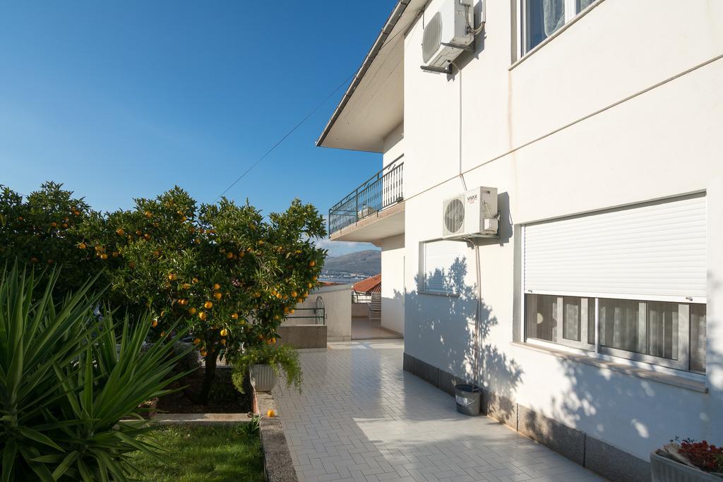 Apartments Marina Trogir Bagian luar foto