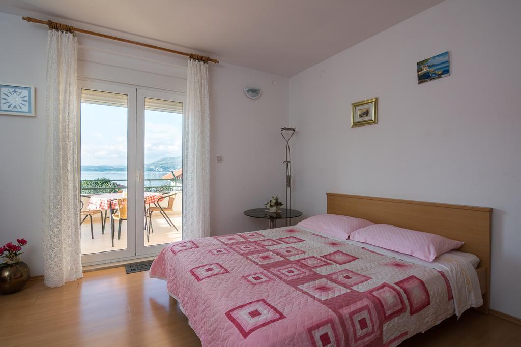 Apartments Marina Trogir Bagian luar foto