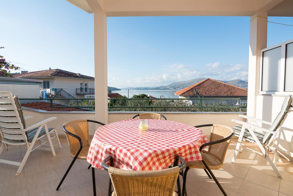 Apartments Marina Trogir Bagian luar foto