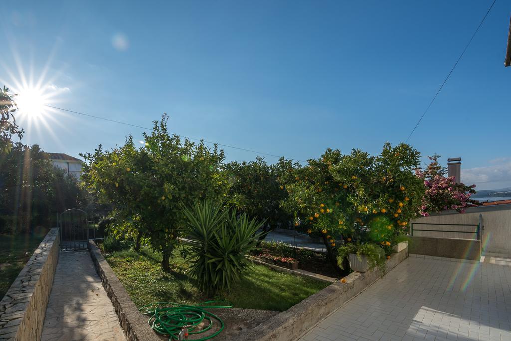 Apartments Marina Trogir Bagian luar foto