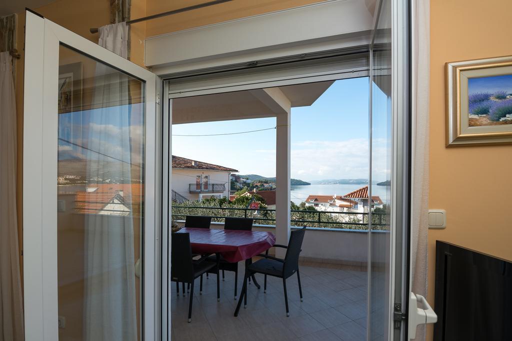 Apartments Marina Trogir Bagian luar foto