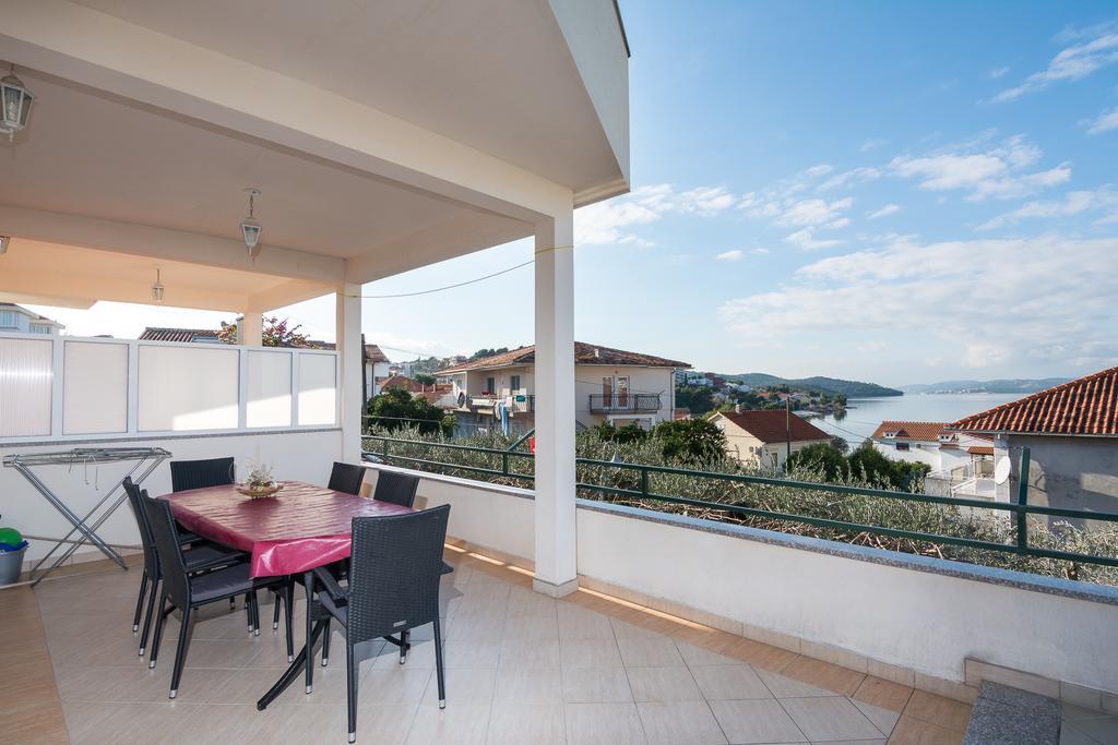 Apartments Marina Trogir Bagian luar foto